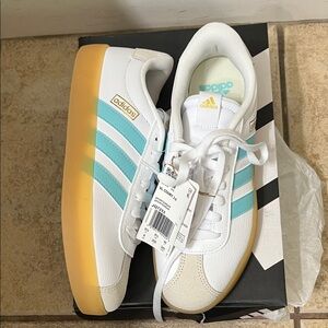 NWT Adidas VL court 3.0 White and Light Blue lSneakers with Gum Sole size 8